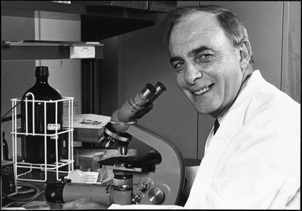 Eastman Creswell in lab, Photo courtesy of the Royal Australasian College of Physicians